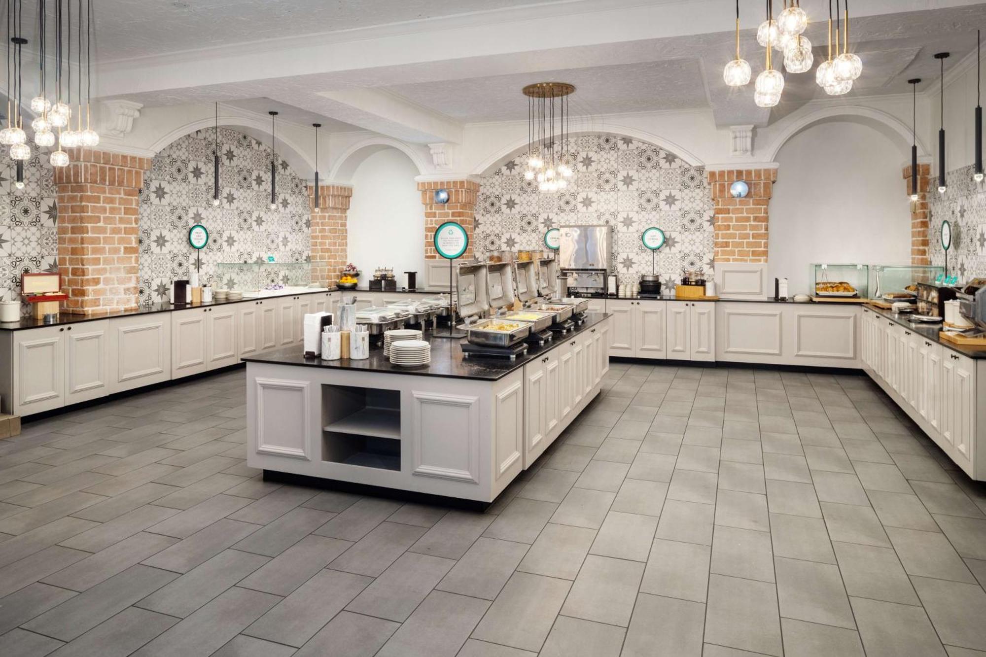 Hotel Embassy By Hilton Orlando North